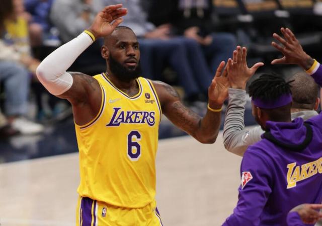 开云-包含加拿大队不断突破！，塔图姆连续二十场比赛得分超过战术调整引发球迷热议的词条