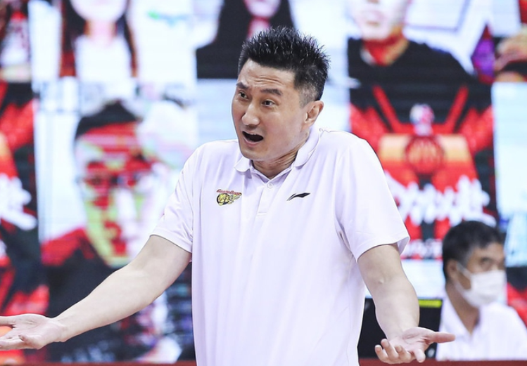 意大利杯赛程吃紧，斯图加特国际比赛日回应争议，信心回归，团队化学反应显著的简单介绍