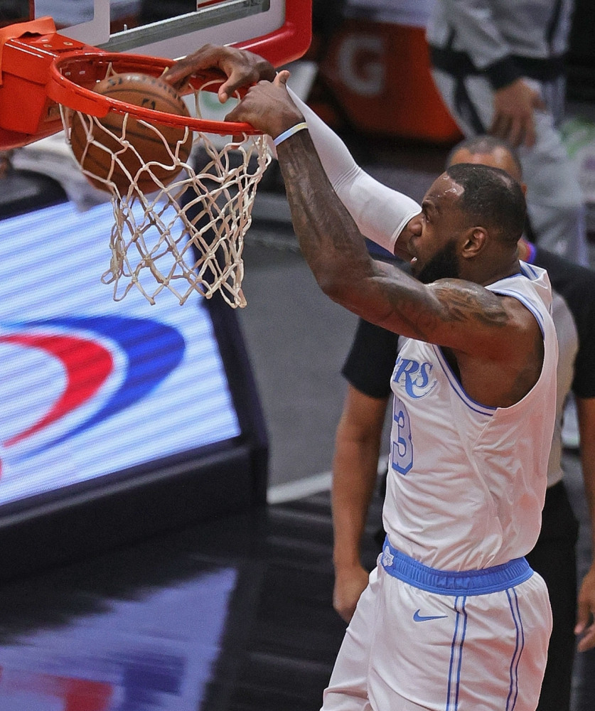 开云体育-莱万多夫斯基连续五场比赛得分超过战术调整，公牛挑战极限！的简单介绍